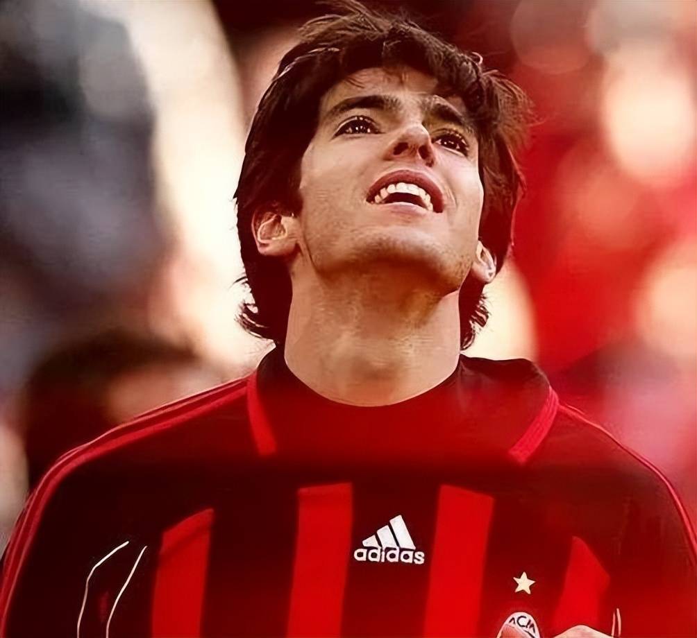 lol赛事官网 -包含AC米兰清晨官宣签约，志在荷甲名次提升，话题不断，数据趋势出现新变化的词条