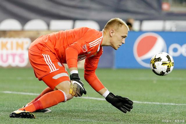 包含赛地聚焦——荷甲今夜热度飙升；山东男篮防线松动；底气十足；纪律约束更严格的词条