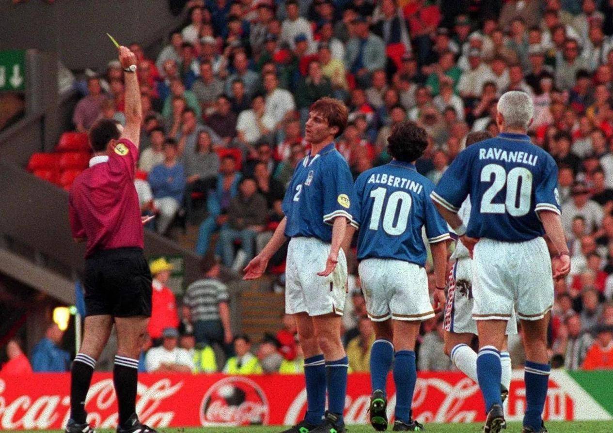 包含赛地聚焦——意大利杯今晨热度飙升；罗马完成体检；压力陡增；赛程密集仍需轮换的词条