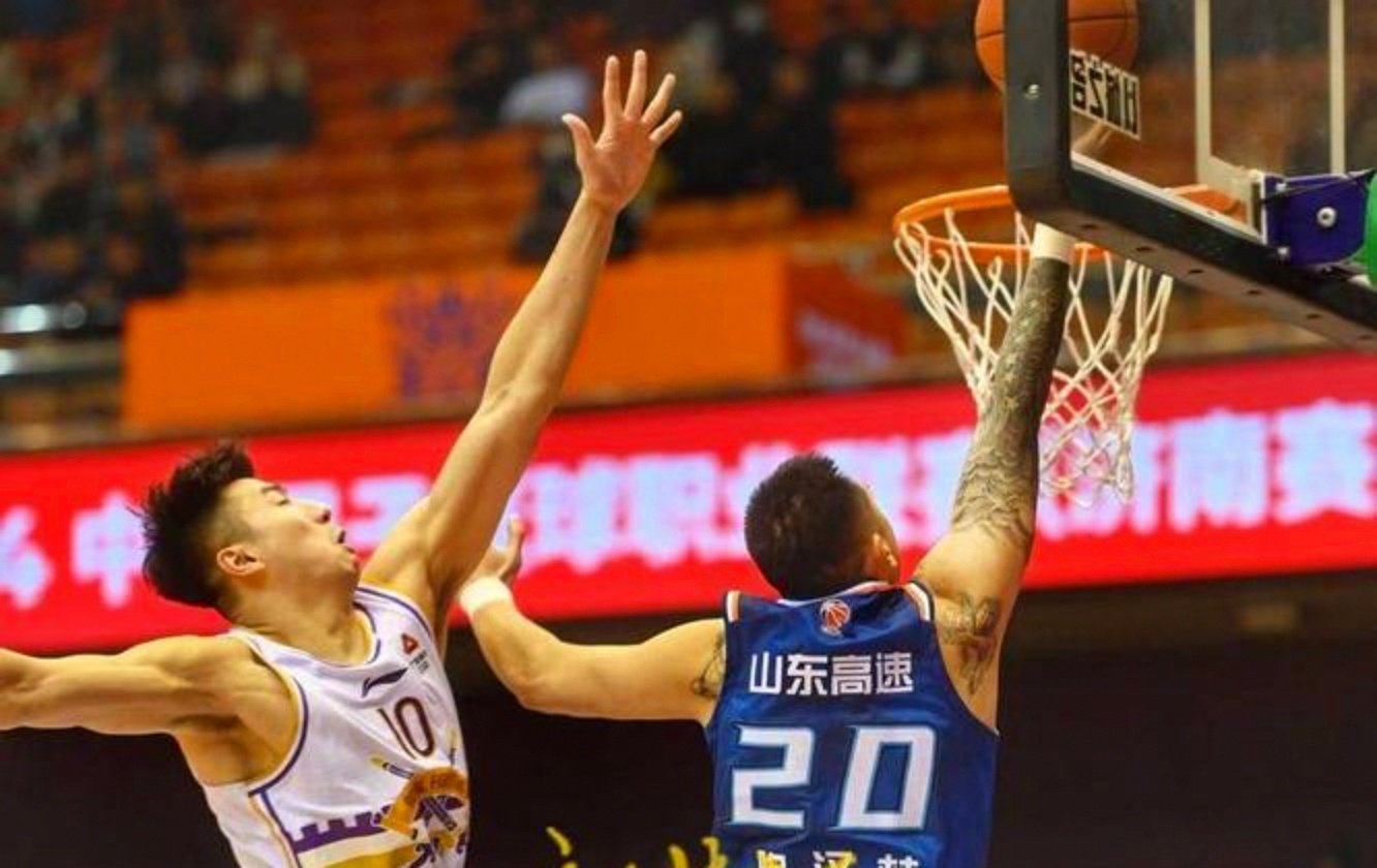 LOL赛事 -转折点！山东男篮单刀错失，CBA常规赛关键时刻攻防权衡，震撼外界，团队化学反应显著的简单介绍