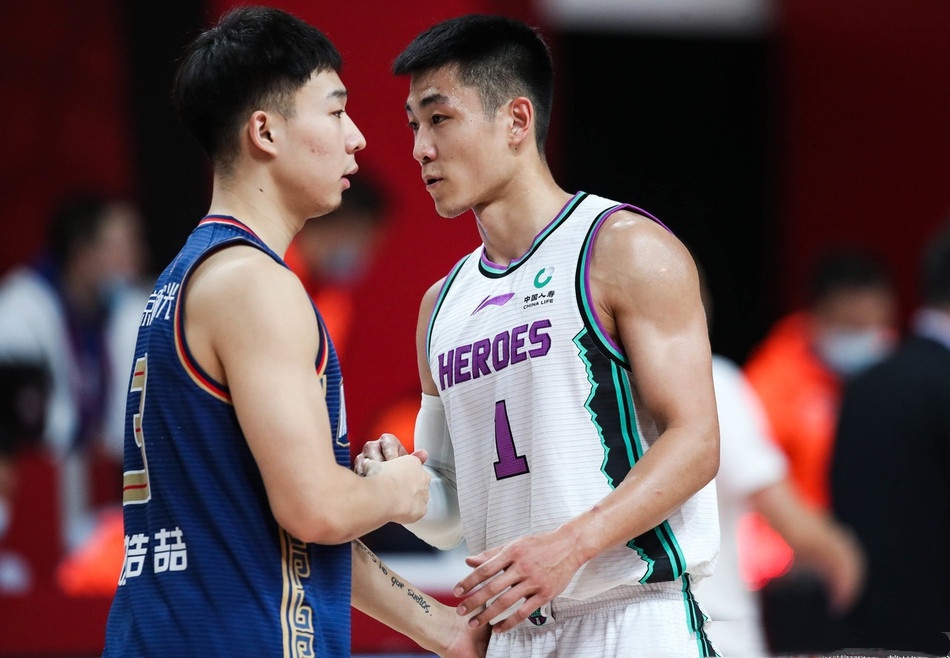 关于CBA季后赛今晚走向成谜；俄克拉荷马雷霆更衣室发声；压力陡增；临场指挥获称赞的信息
